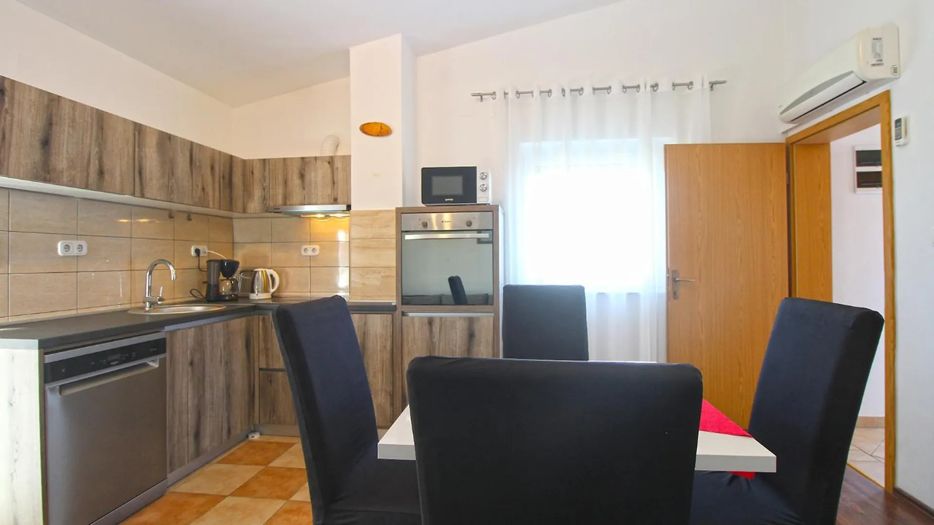 Apartments Ivanka 934 파자나 0*,